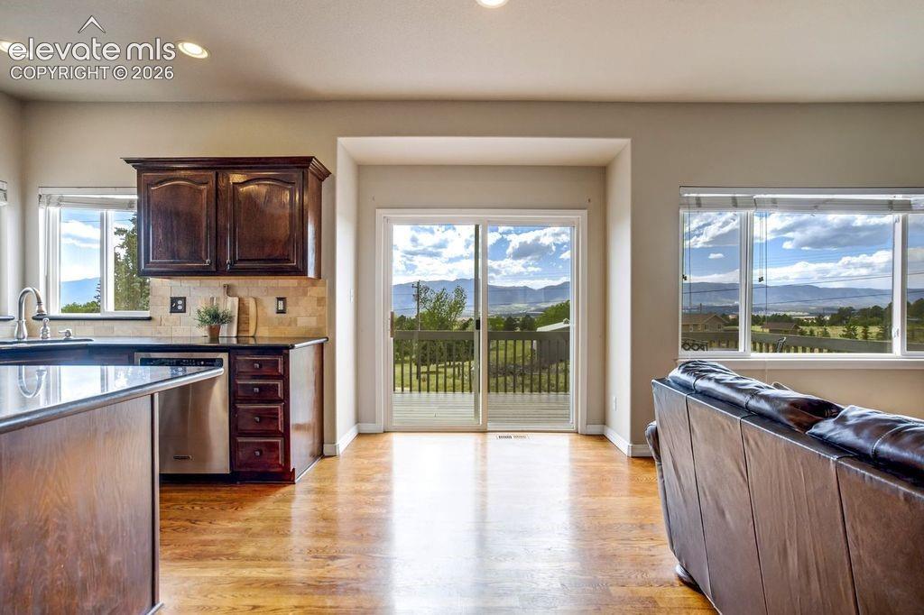 Image 17 of 46: Kitchen