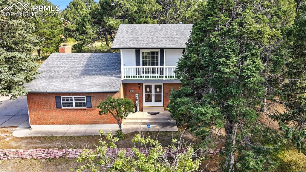 Caption: Inviting 5BR, 3.5BA home nestled in the desirable Rustic Hills neighborhood of Colorado Springs.