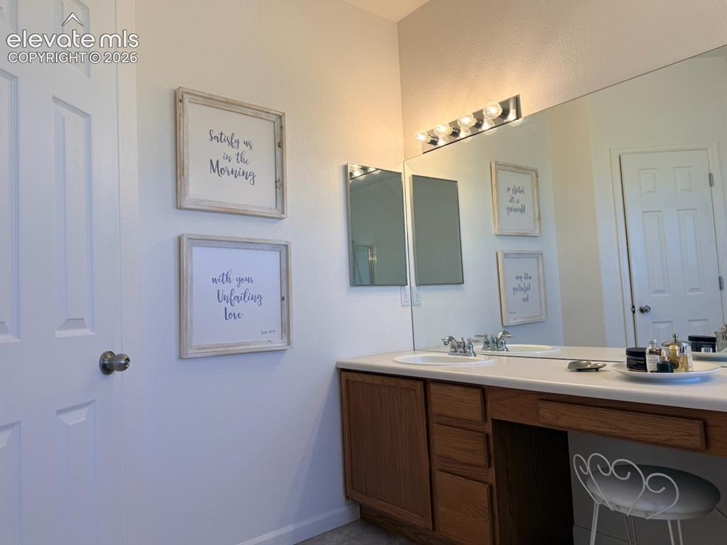 Image 20 of 42: Master bathroom is 5 piece with water closet