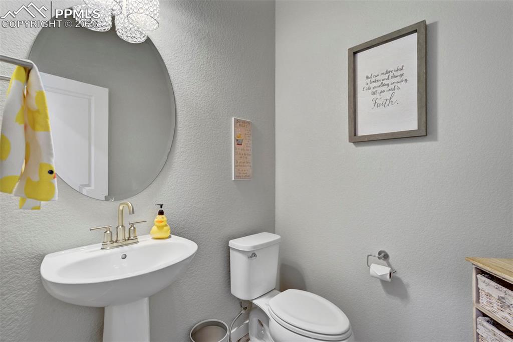 Image 18 of 45: Bathroom