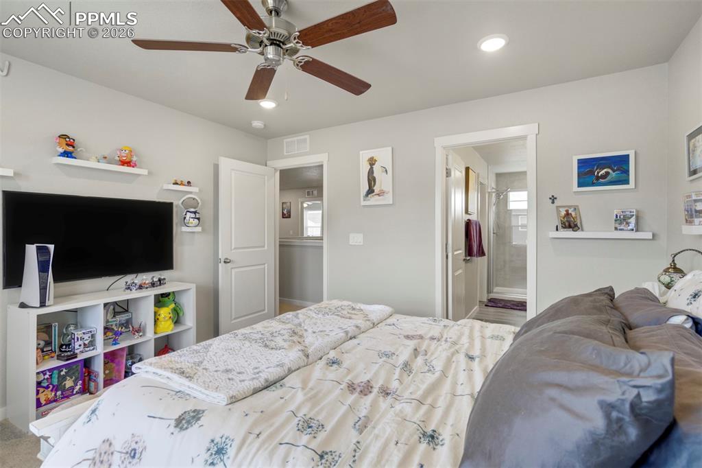 Image 23 of 45: Bedroom