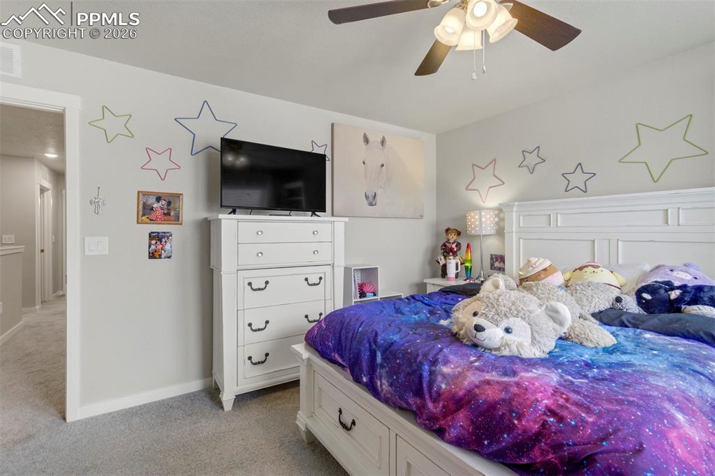 Image 29 of 45: Bedroom