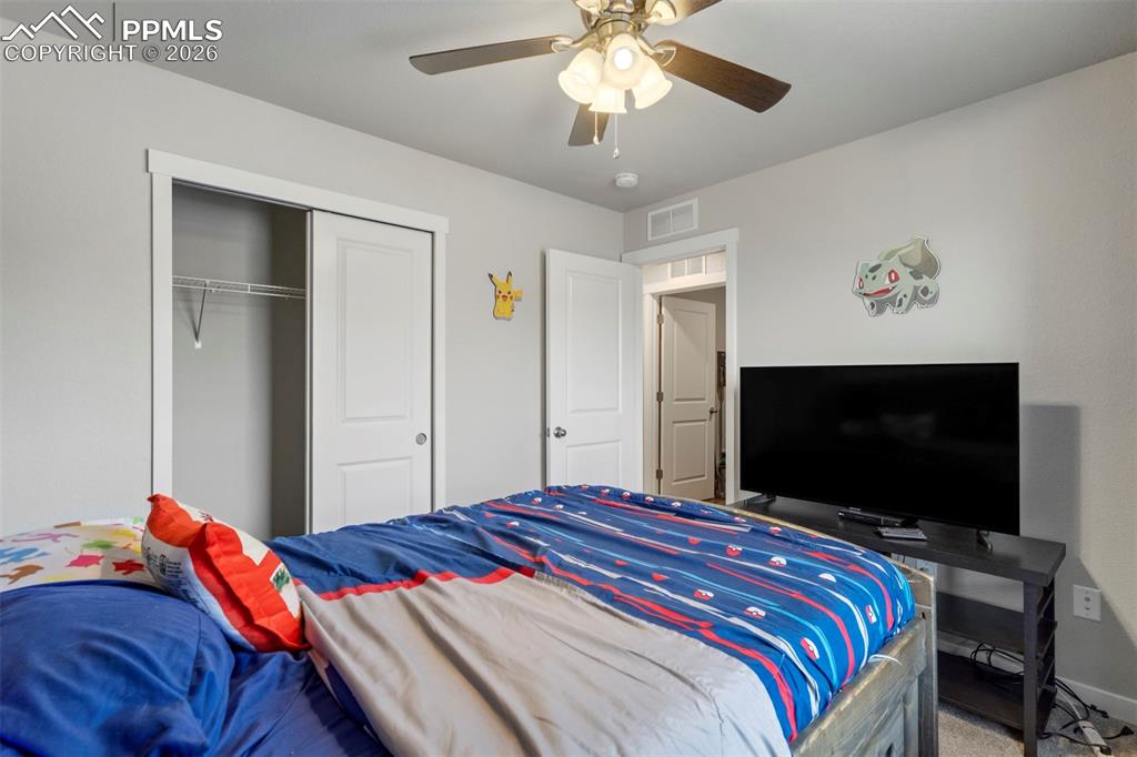 Image 31 of 45: Bedroom