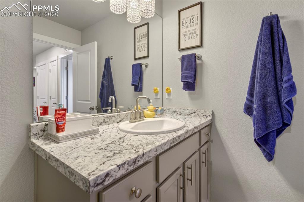 Image 33 of 45: Bathroom