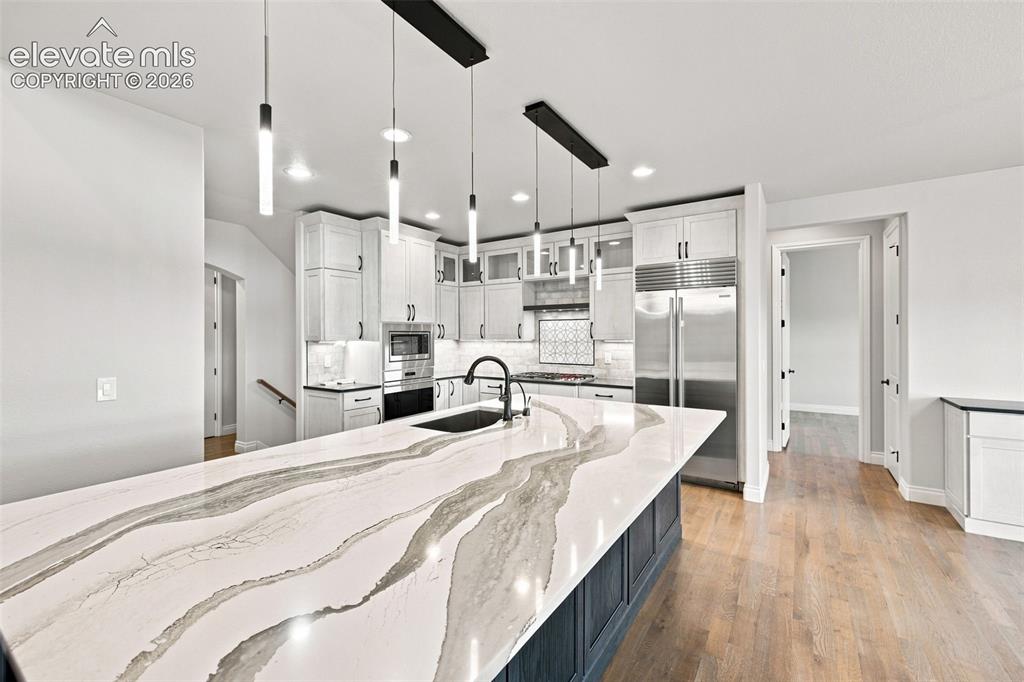 Image 15 of 47: Kitchen