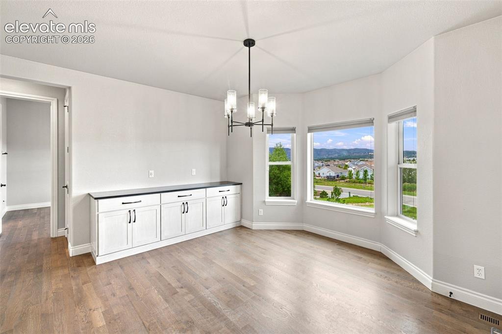 Image 20 of 47: Dining Area