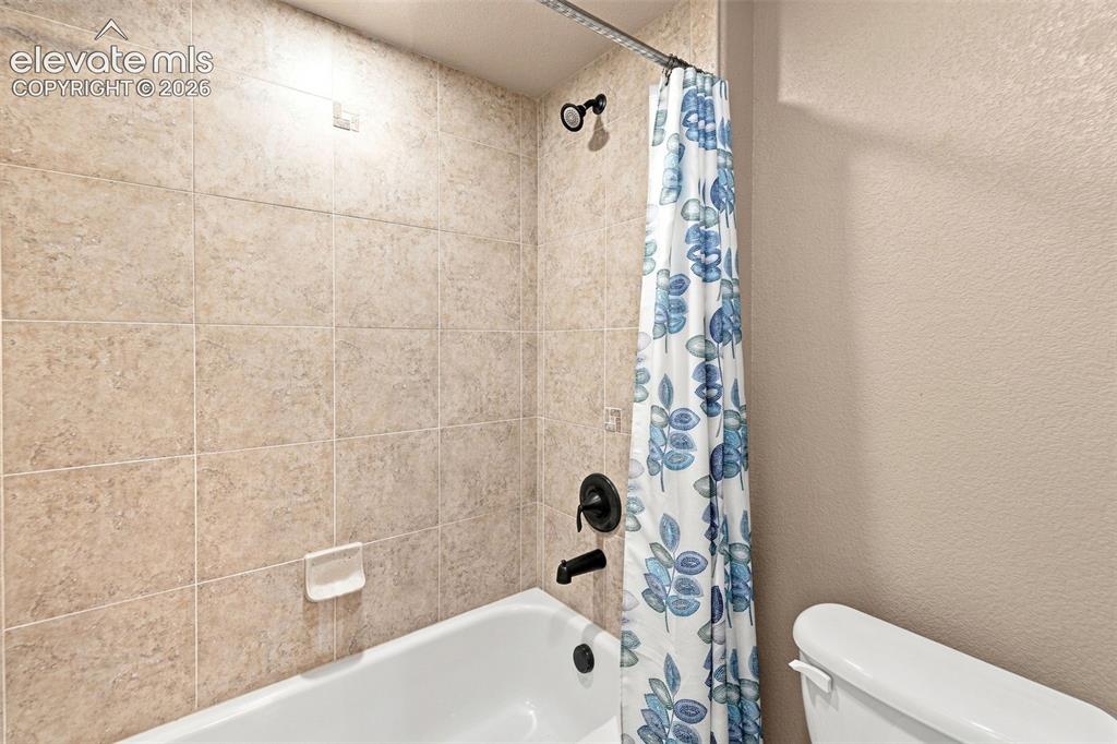 Image 26 of 47: Bathroom
