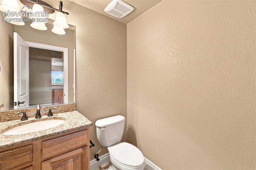Image 32 of 47: Lower-level Powder Room!