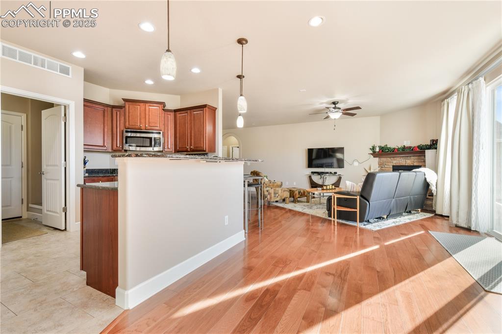 Image 15 of 50: Kitchen