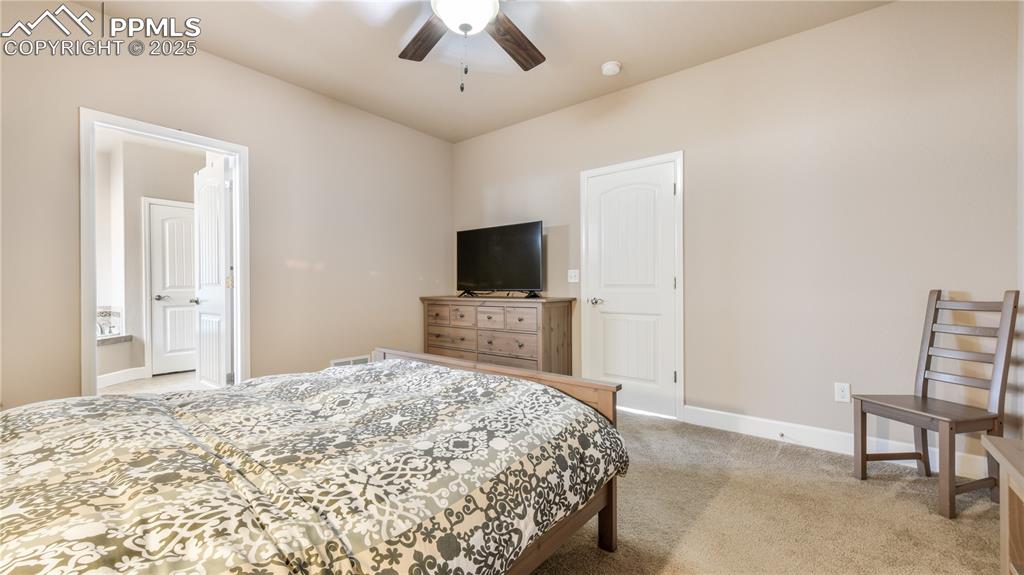 Image 21 of 50: Bedroom