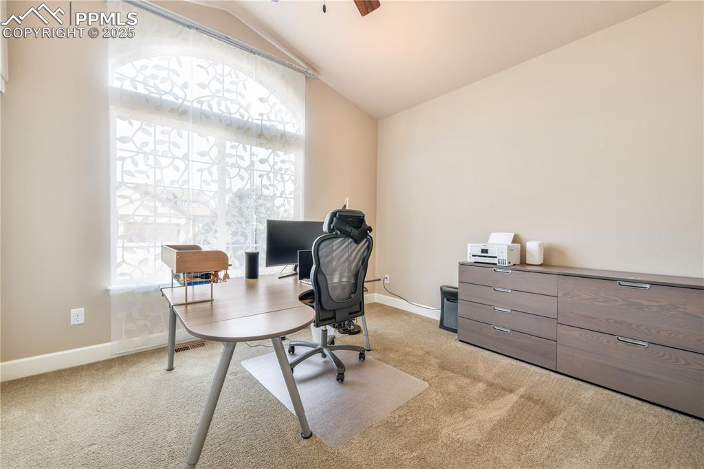 Image 25 of 50: Office