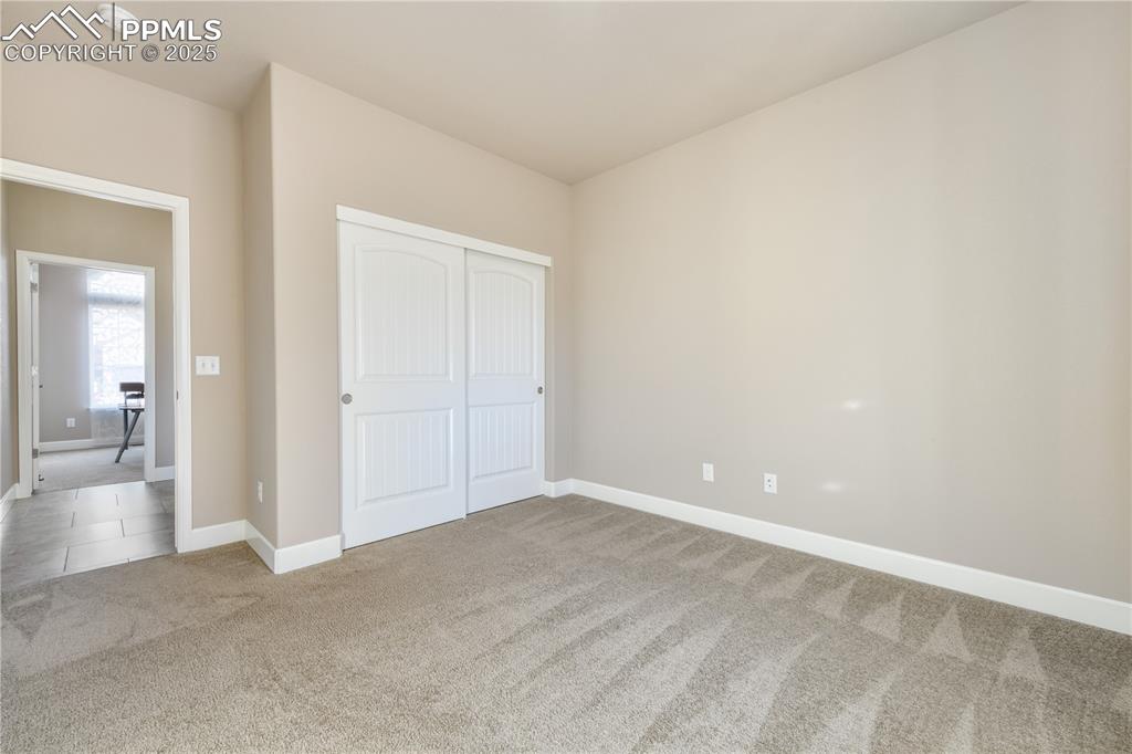 Image 30 of 50: Bedroom