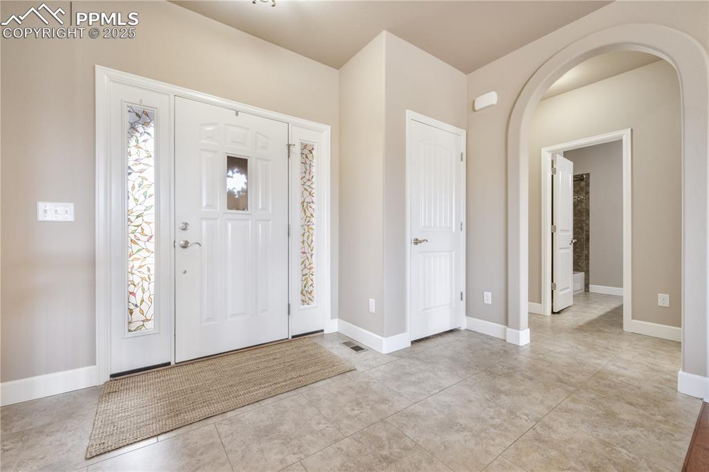 Image 4 of 50: Entry