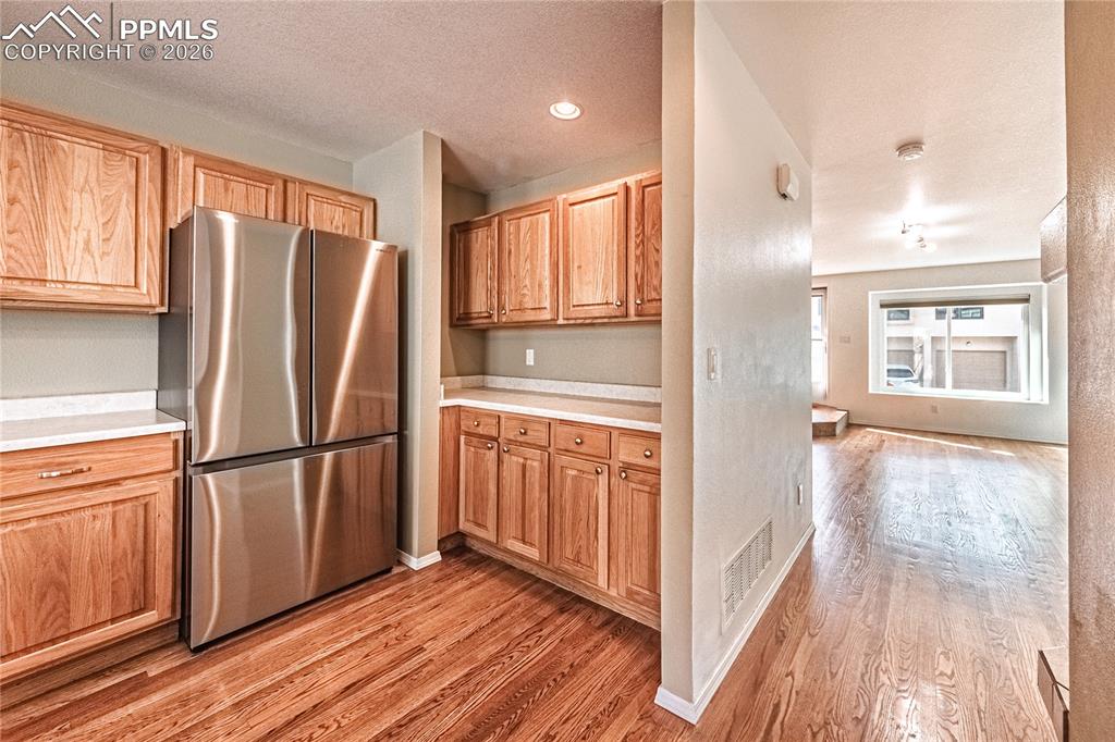 Image 16 of 41: Kitchen