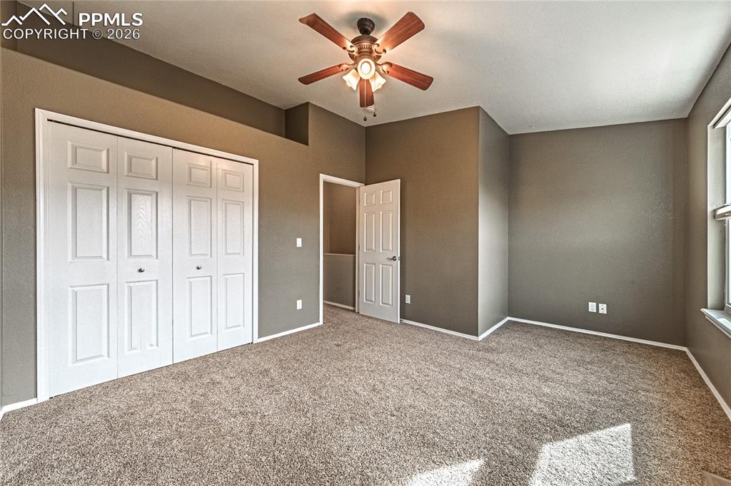 Image 32 of 41: Bedroom