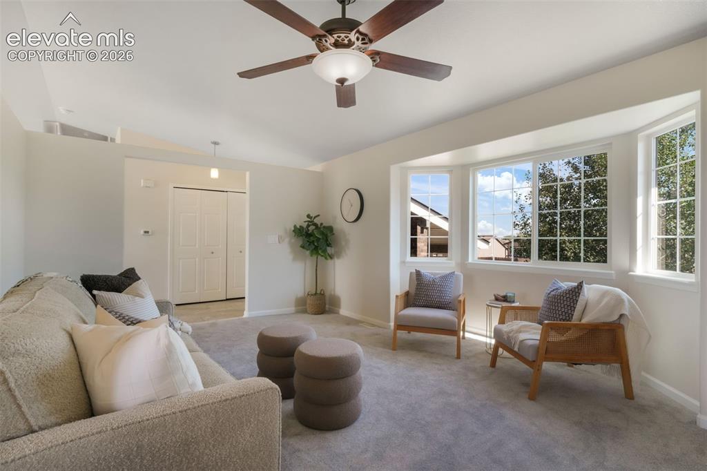Image 8 of 50: Living Room