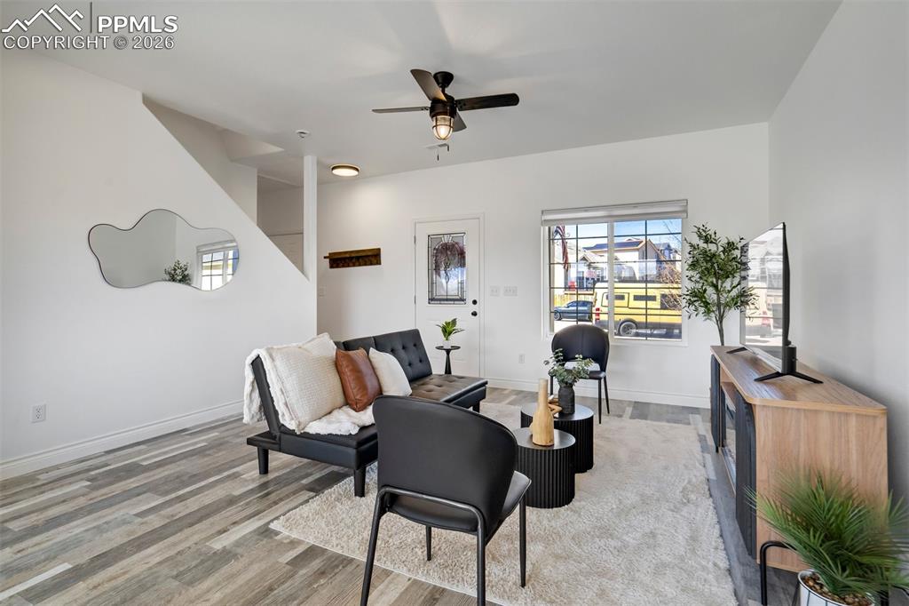 Image 10 of 46: Inviting space for the whole family.