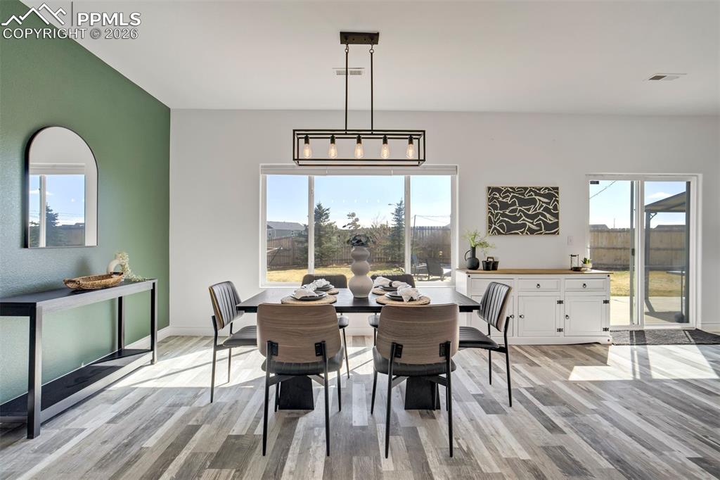 Image 8 of 46: Hello, windows.