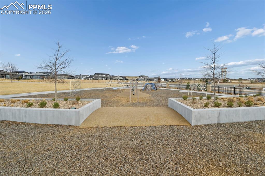 Image 21 of 29: Yard