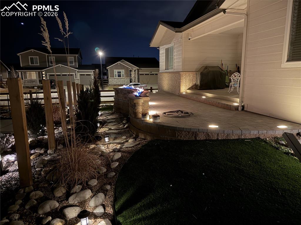 Image 30 of 31: Yard