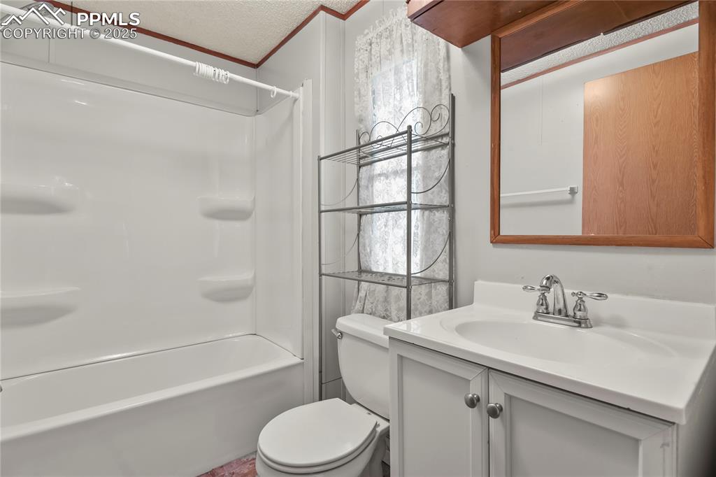 Image 20 of 29: hallway bathroom