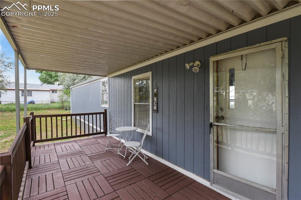 Image 5 of 29: Deck
