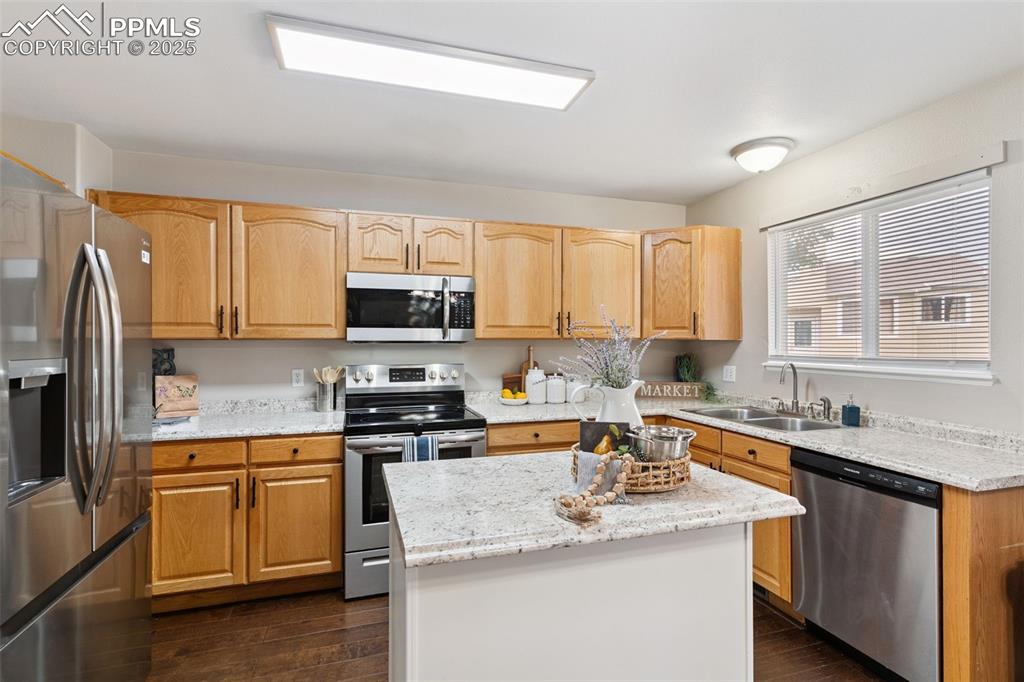 Image 11 of 32: Kitchen