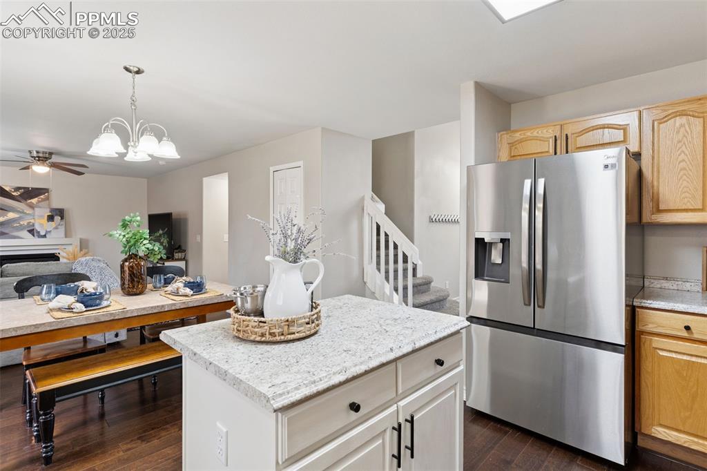 Image 12 of 32: Kitchen