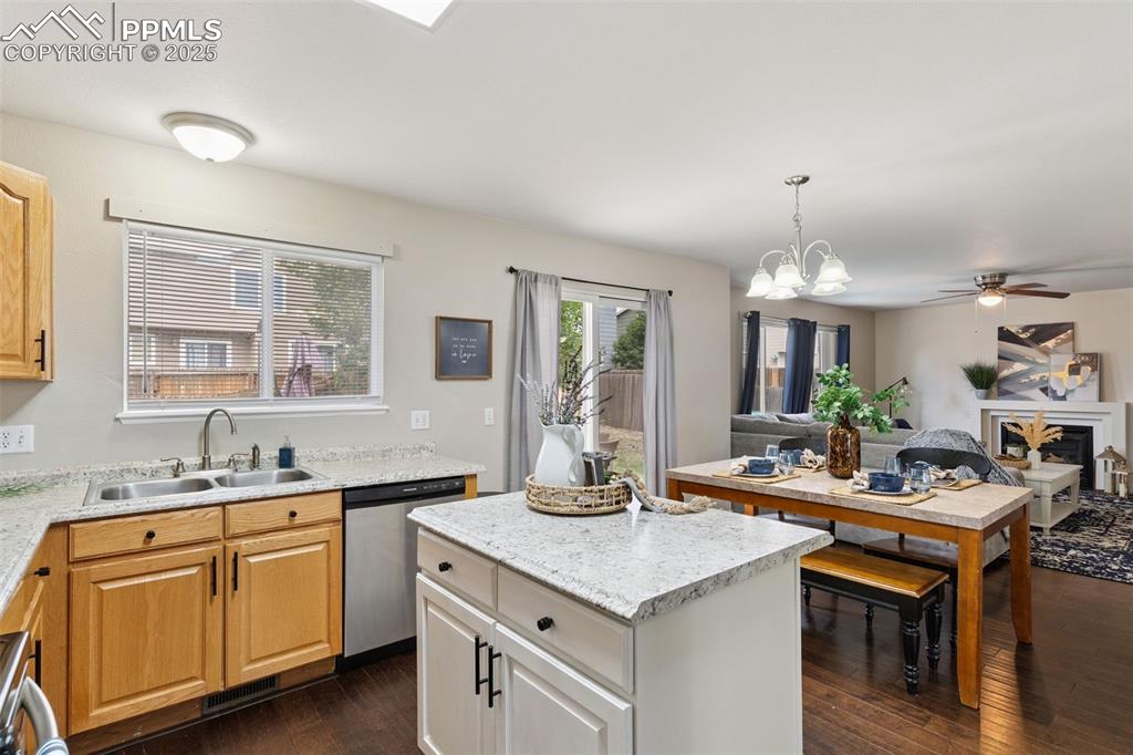 Image 13 of 32: Kitchen