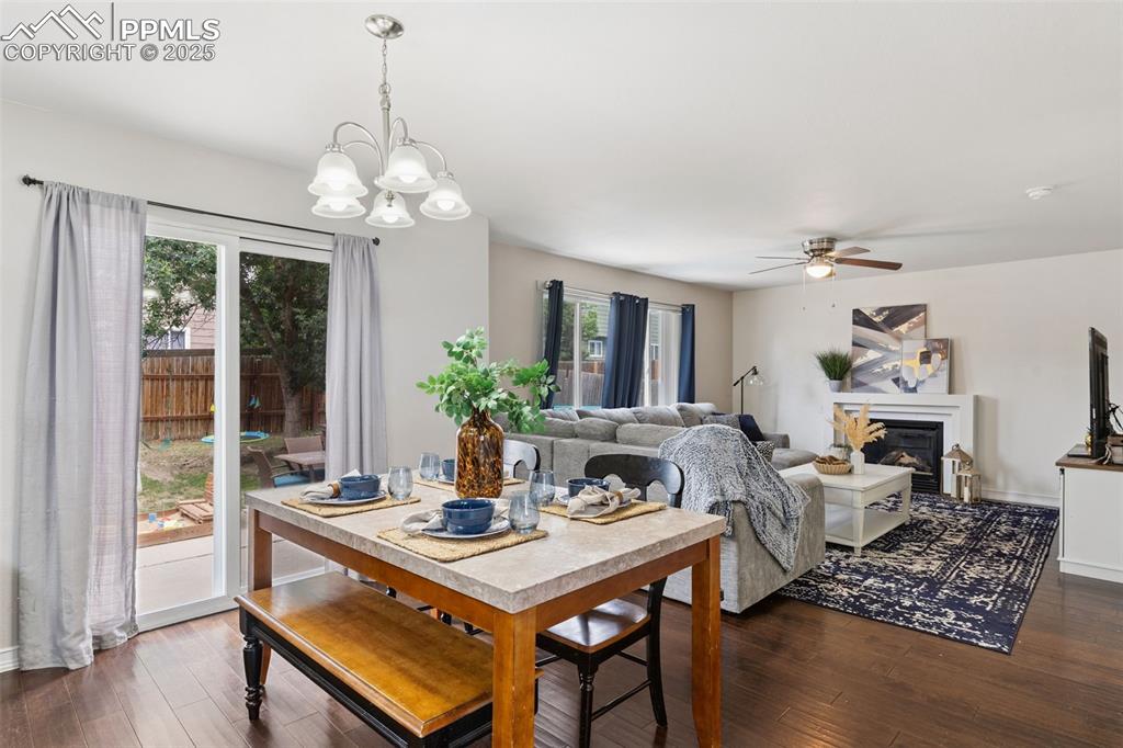 Image 14 of 32: Dining Area