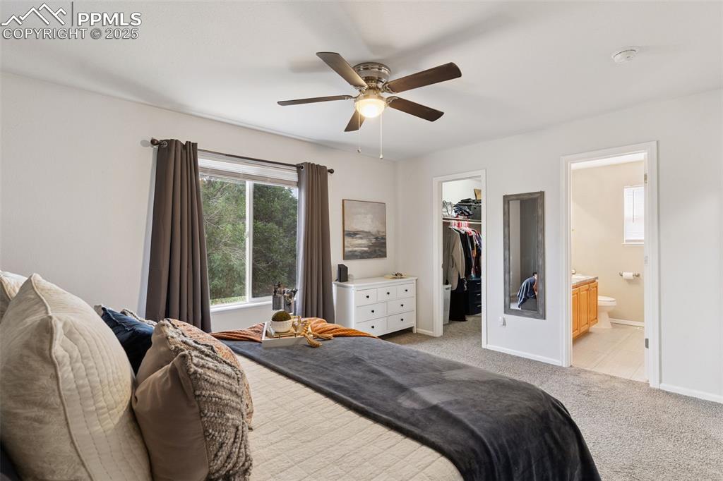 Image 19 of 32: Bedroom