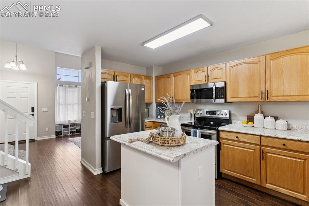 Image 3 of 32: Kitchen