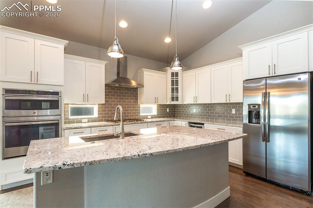 Image 10 of 46: Kitchen