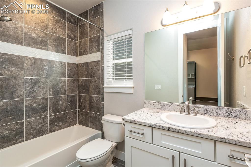 Image 22 of 46: Bathroom