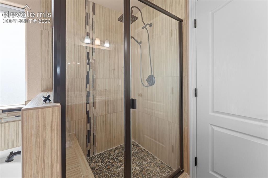 Image 15 of 45: Bathroom