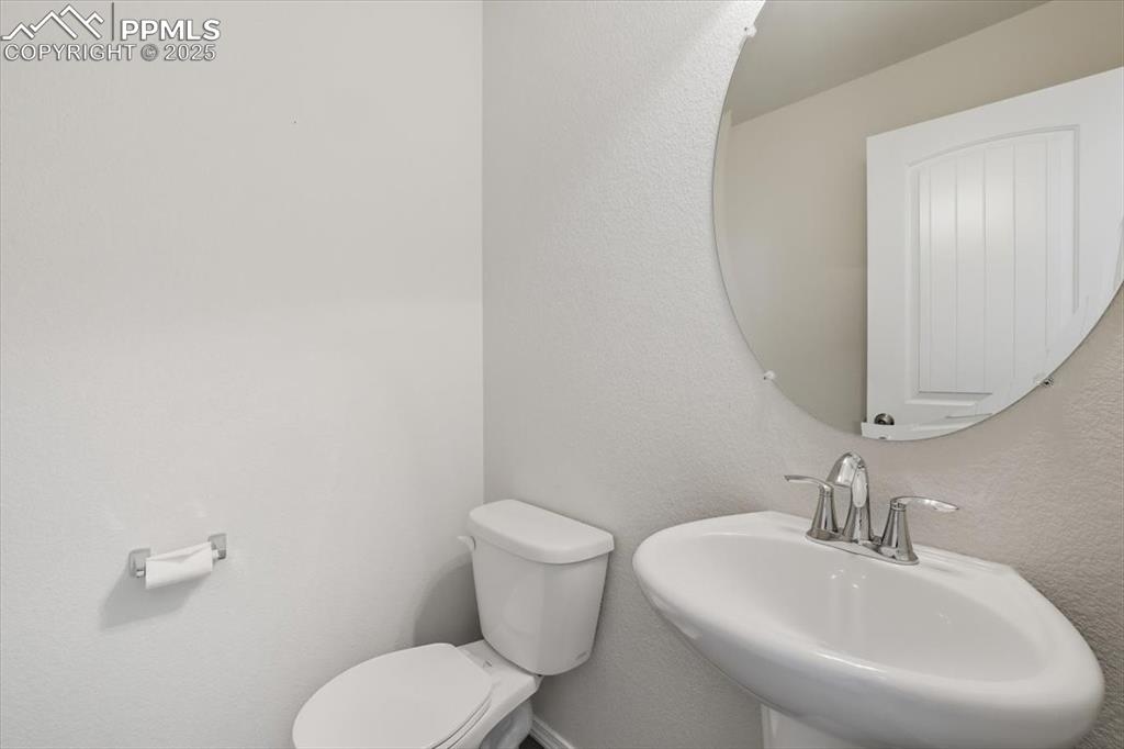 Image 18 of 42: Bathroom