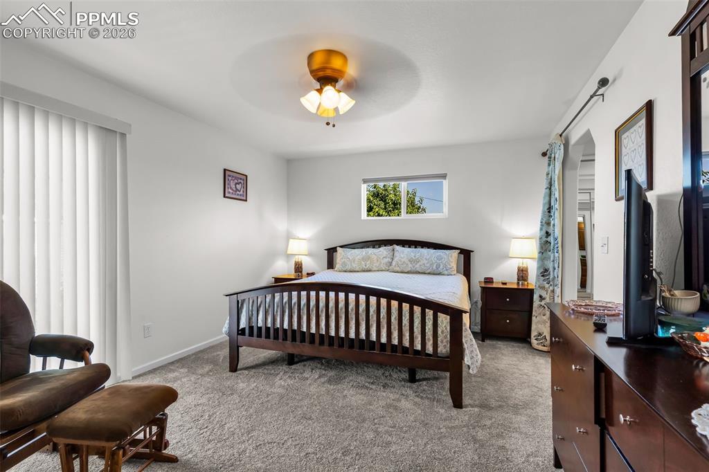 Image 19 of 42: Bedroom