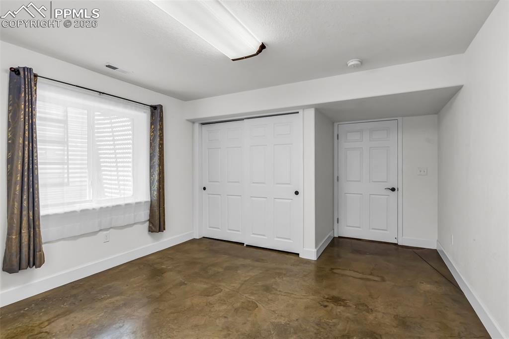 Image 27 of 42: Bedroom