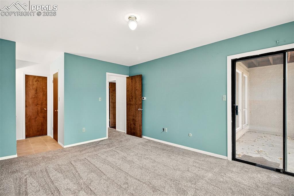 Image 11 of 36: Bedroom