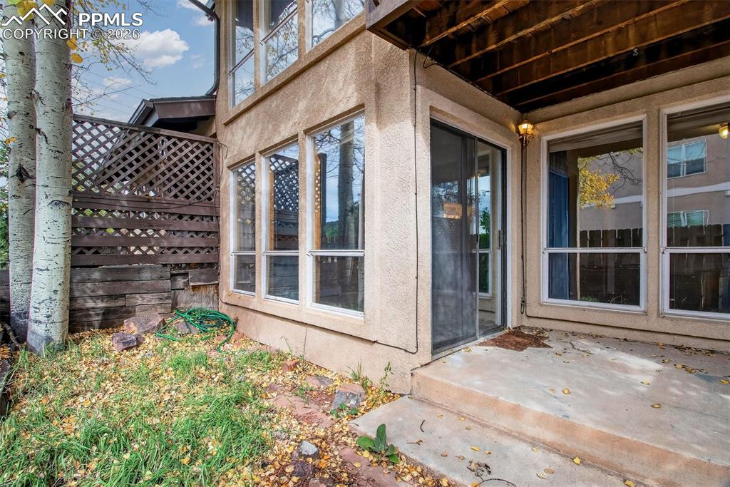 Image 22 of 36: Entry