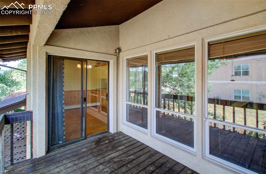 Image 25 of 36: Deck