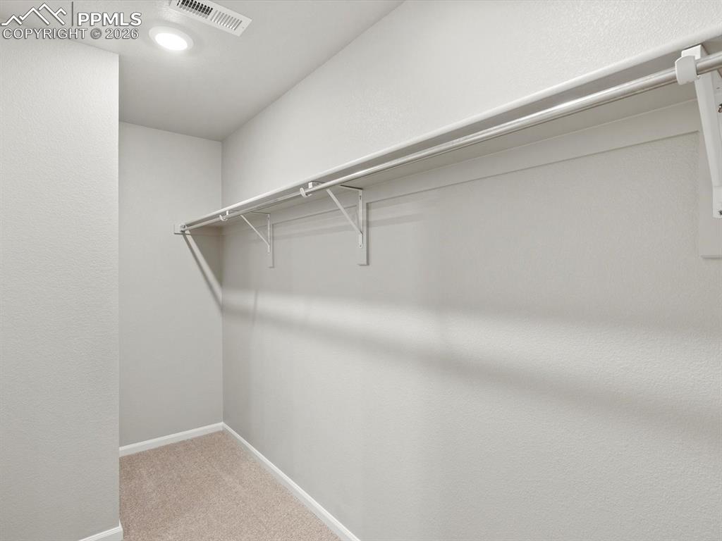 Image 19 of 22: Closet