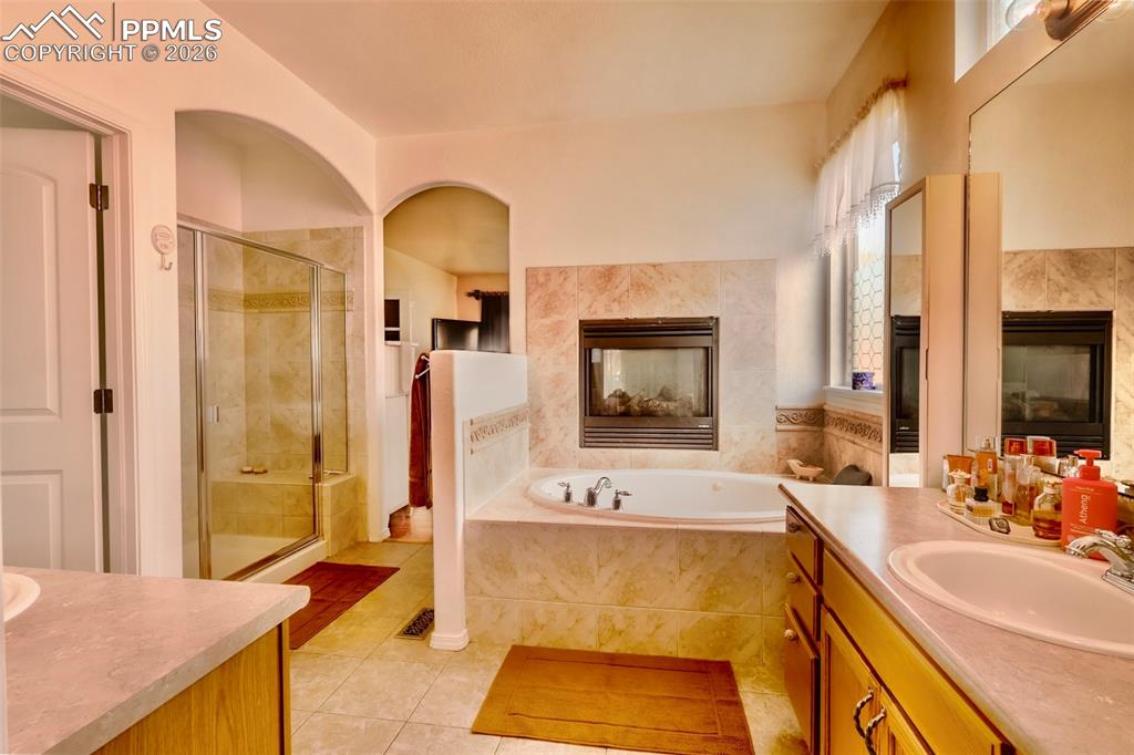 Image 14 of 26: Bathroom