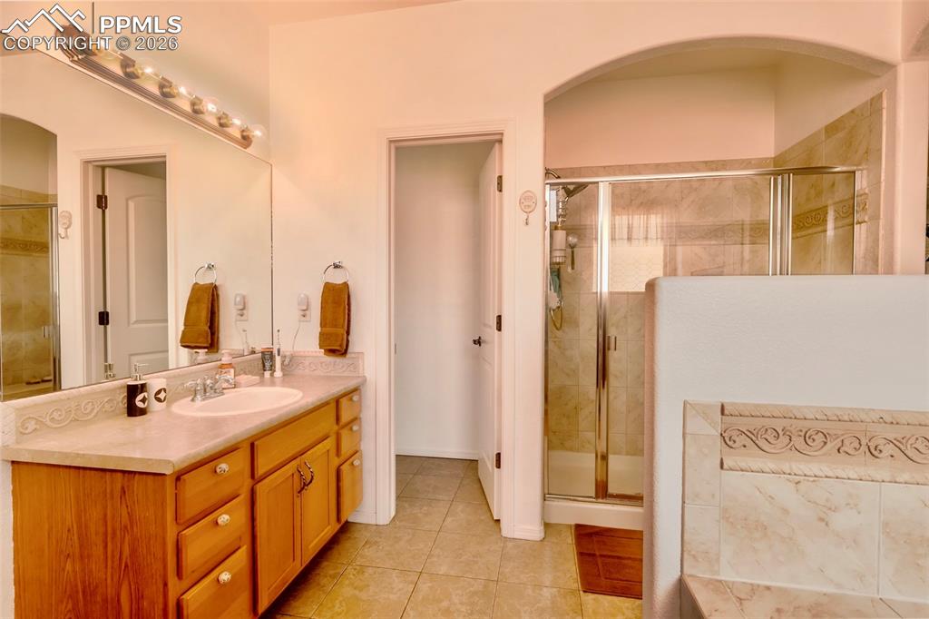 Image 15 of 26: Bathroom