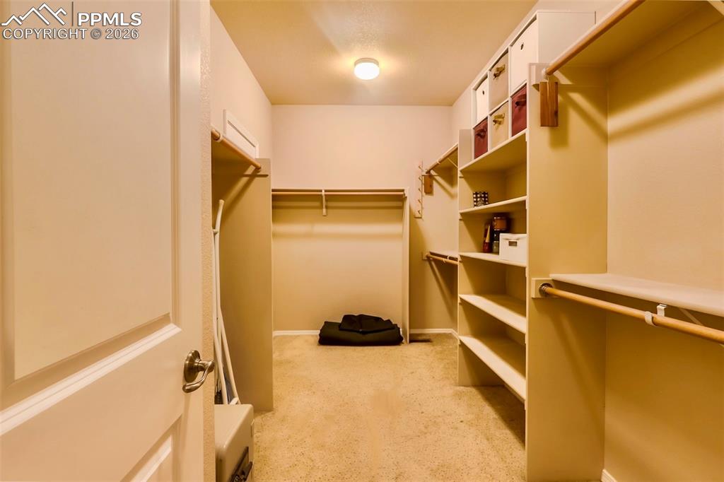 Image 16 of 26: Closet