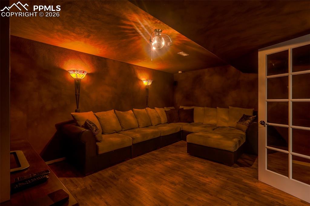 Image 23 of 26: Living Room