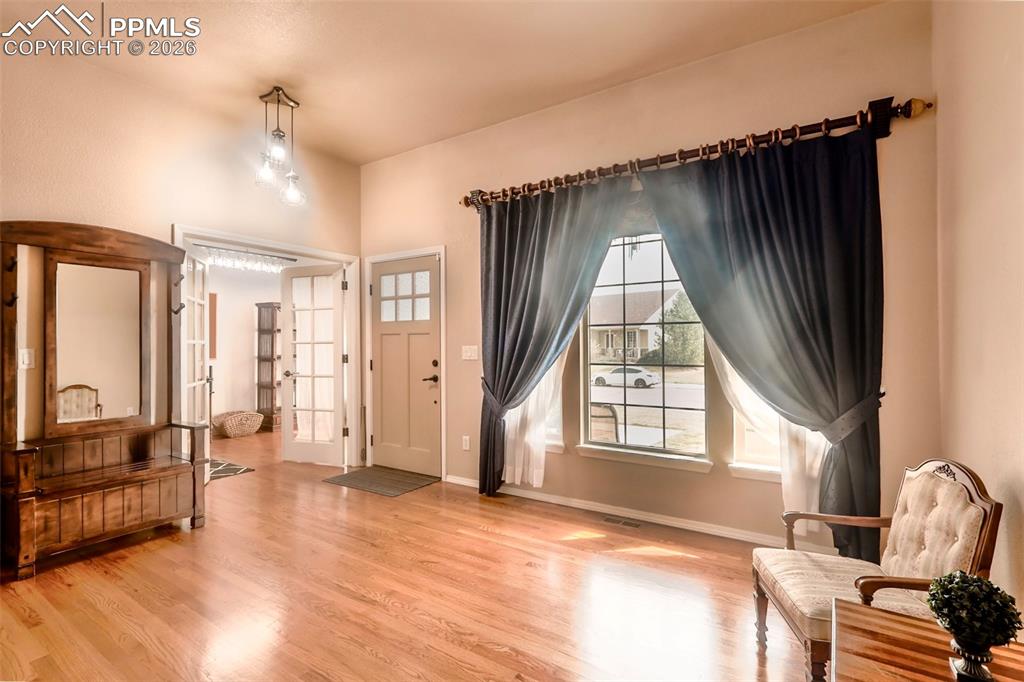 Image 3 of 26: Sitting Room