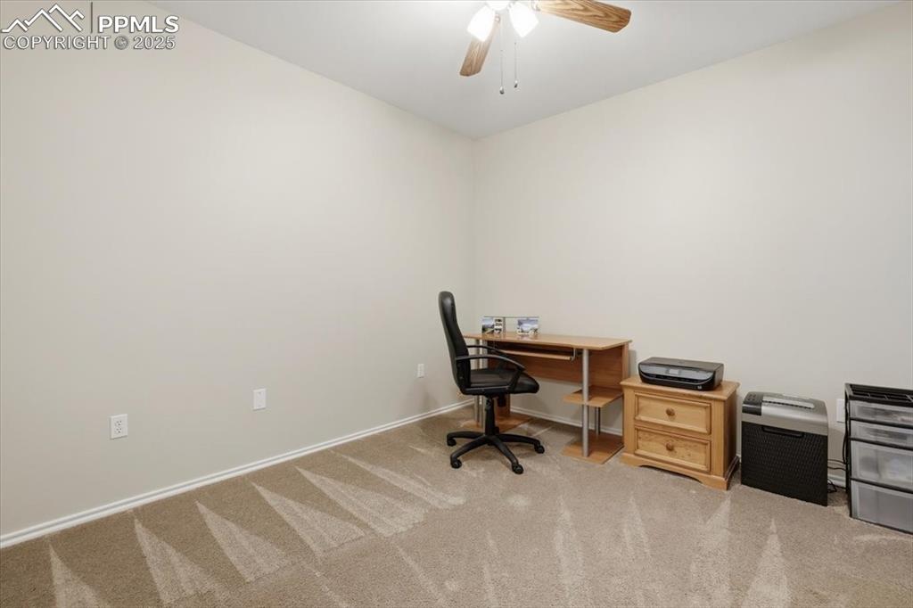 Image 18 of 28: Office