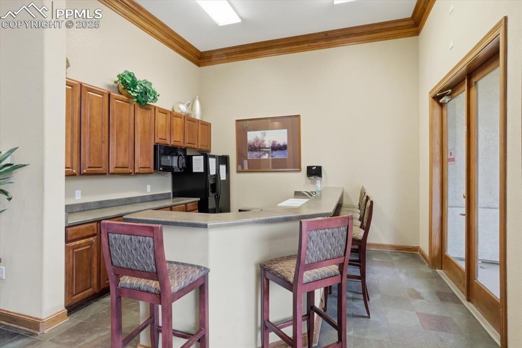 Image 25 of 28: Kitchen