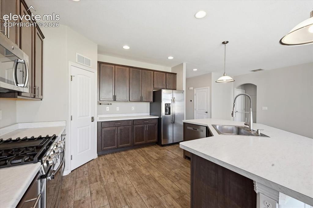 Image 15 of 29: Kitchen